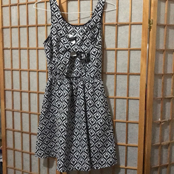 Black and white dress - Picture 2 of 3